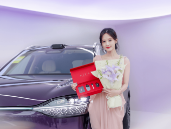 “桐”款心动！李一桐成为问界M9银境紫车主