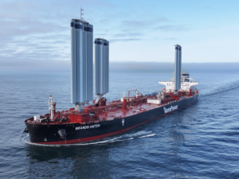 全球首艘风帆助推阿芙拉型成品油轮命名