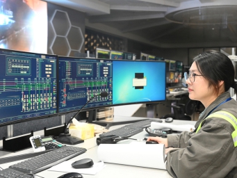 海港“娘子军” 超级巨轮听她号令