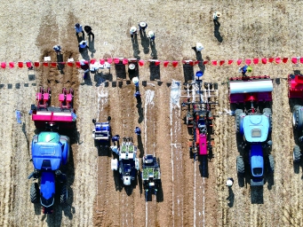2025中国农机推广“田间日”活动在陕西省宝鸡市举行
