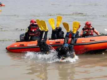 四川消防水域救援演练亮点纷呈